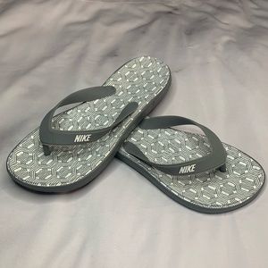 NIKE Women’s Solay Flip Flops NWOT